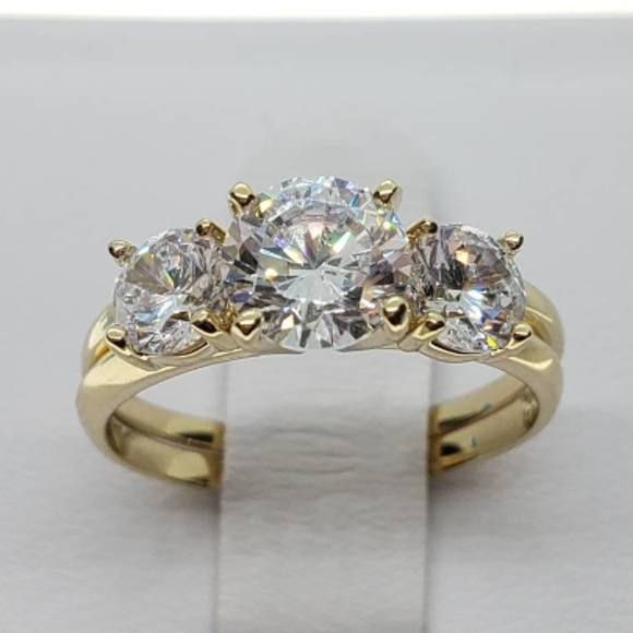 2 Ct 14K Yellow Gold Round Heart 3 Stone